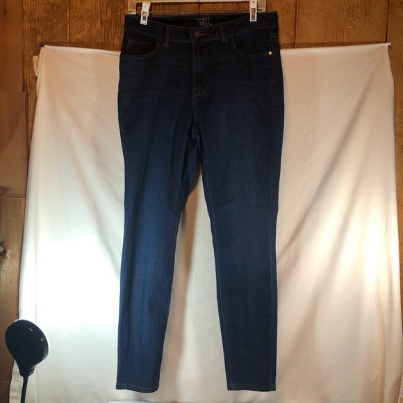 Time & Tru NWT Women’s bluejeans 10 - Picture 1 of 4